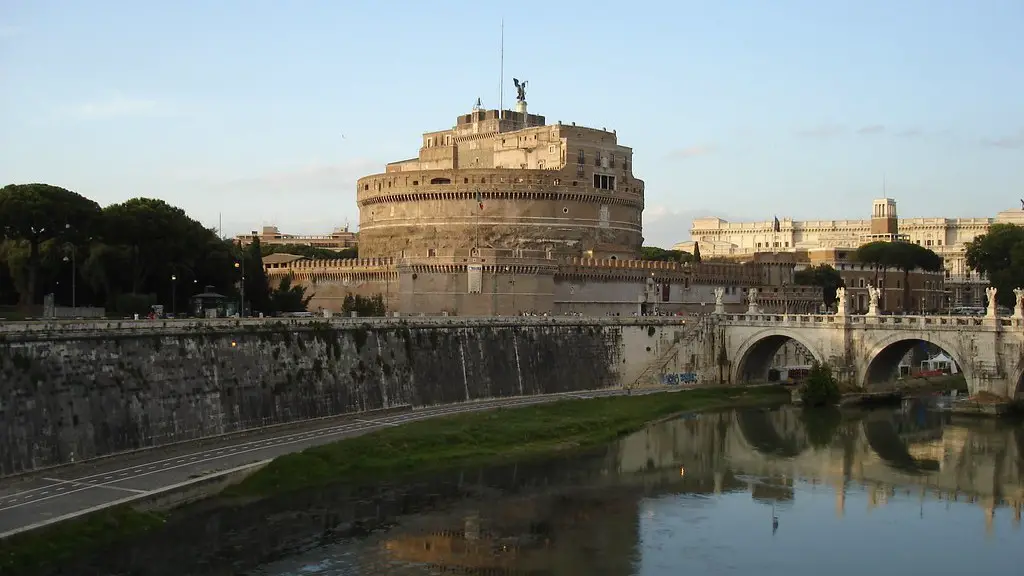 What is a tunic in ancient rome?