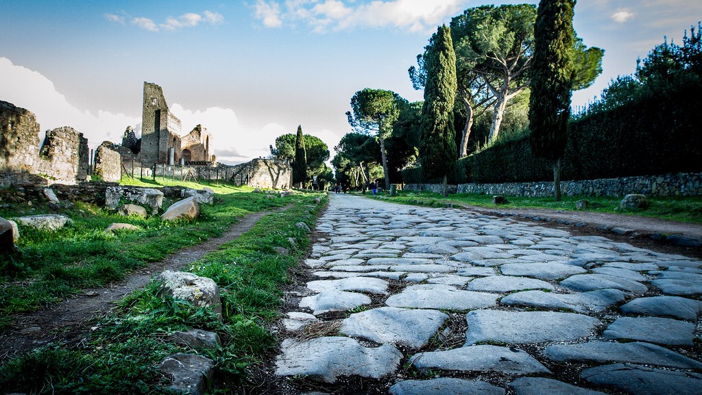 How wide were streets ancient rome?